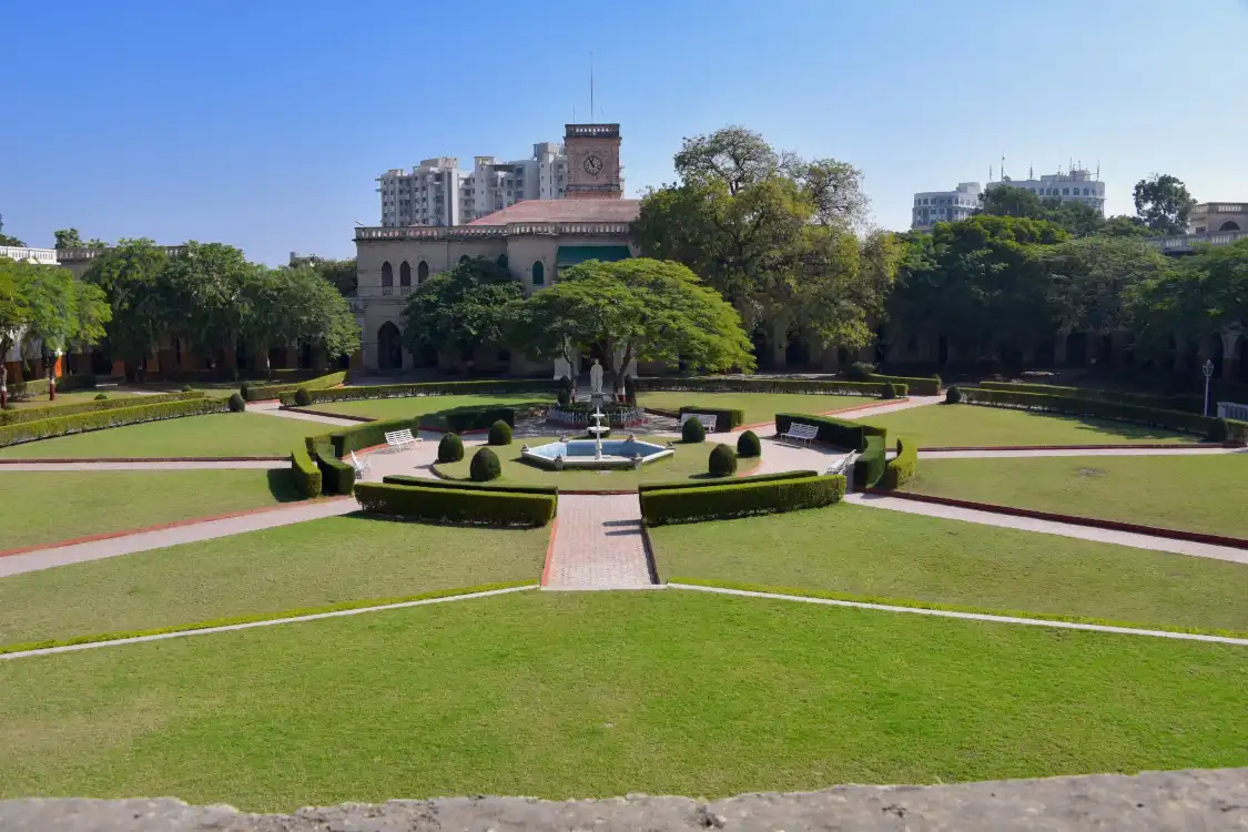 Các khách sạn gần Rajkumar College