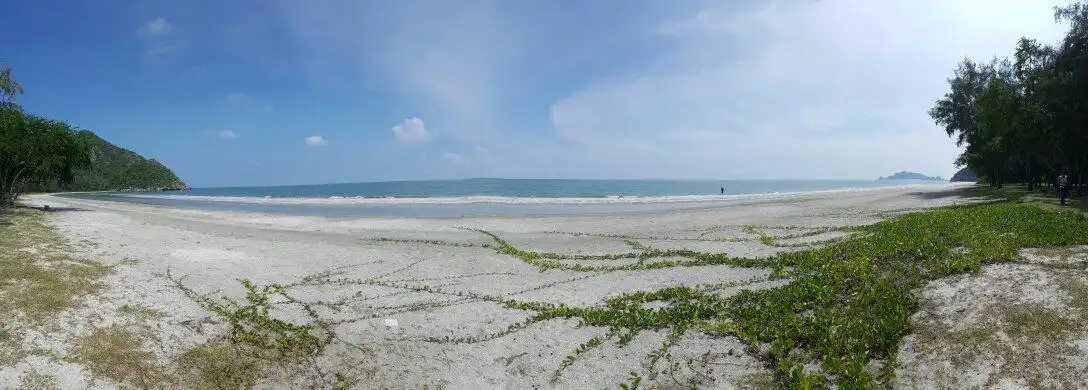 Hotels near Hat Wanakorn National Park