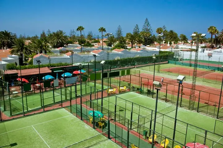1_Padel Tennis Club Holycan