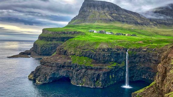 Mulafossur Waterfall