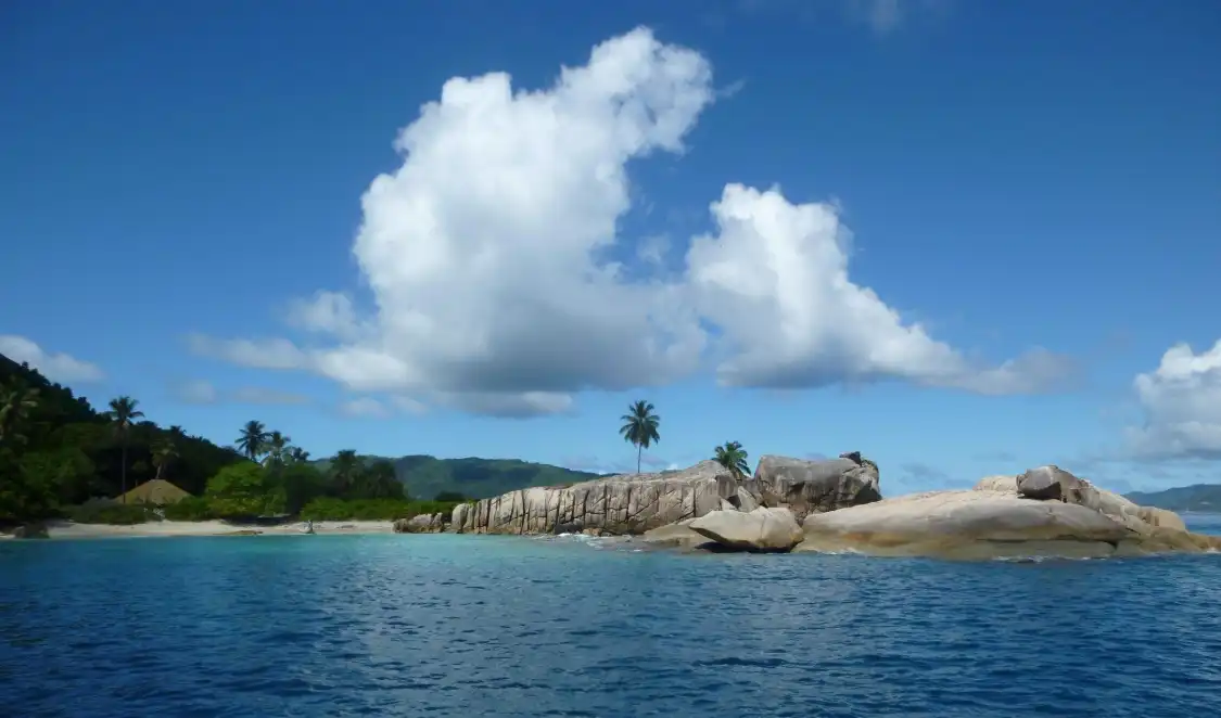 Hotels near Felicite Island