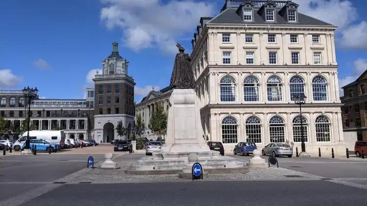 Hotels near Queen Mother Square