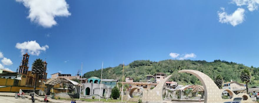Plaza principal Distrito De Ninabamba