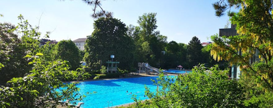 Indoor and outdoor wave pool Mellrichstadt
