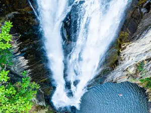 Phi Liêng Waterfall