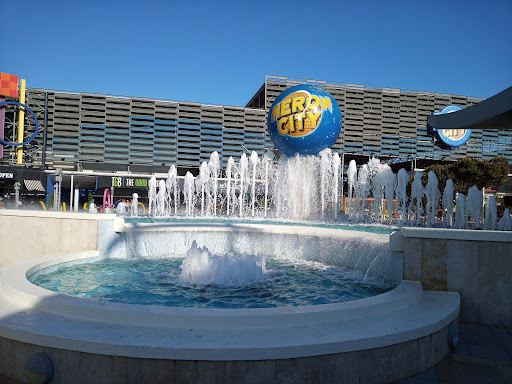 Compare 5 airports near Paterna