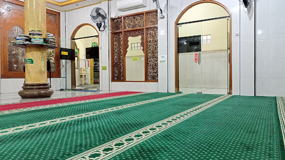 Pasar Turi Station Baiturrohim Mosque