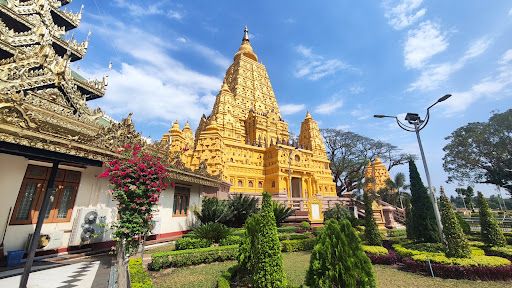 Kyaik Paw Law Buddha Statue