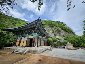 삼존석굴사