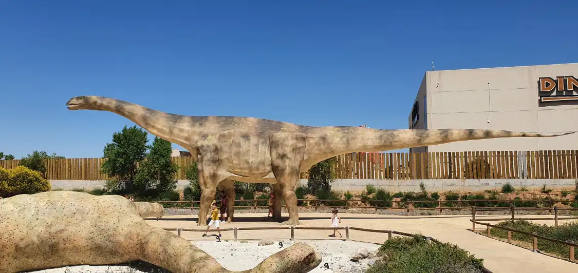 Các khách sạn gần Territorio Dinopolis