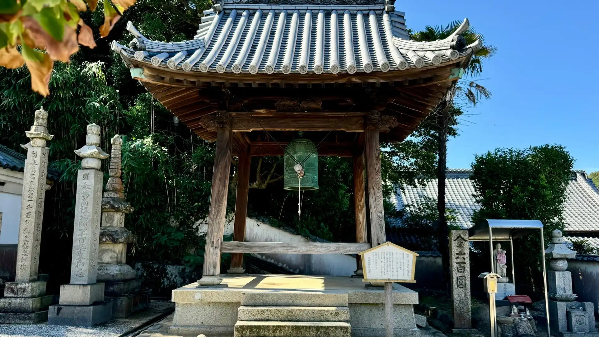 Hotels near Art House Project