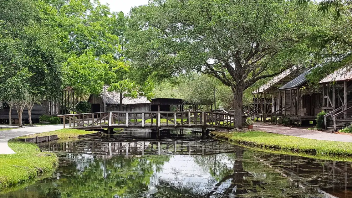 Hotels near LARC's Acadian Village