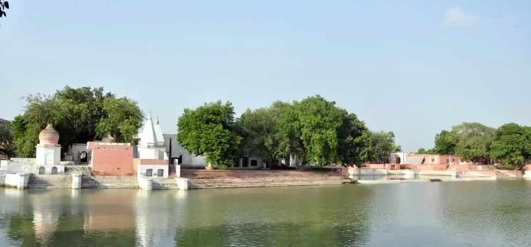 Hotels near Phalgu Tirtha