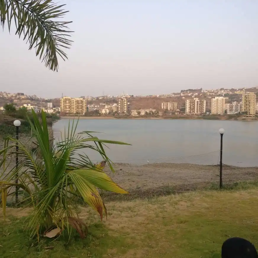 Hotels near Jambhulwadi Lake