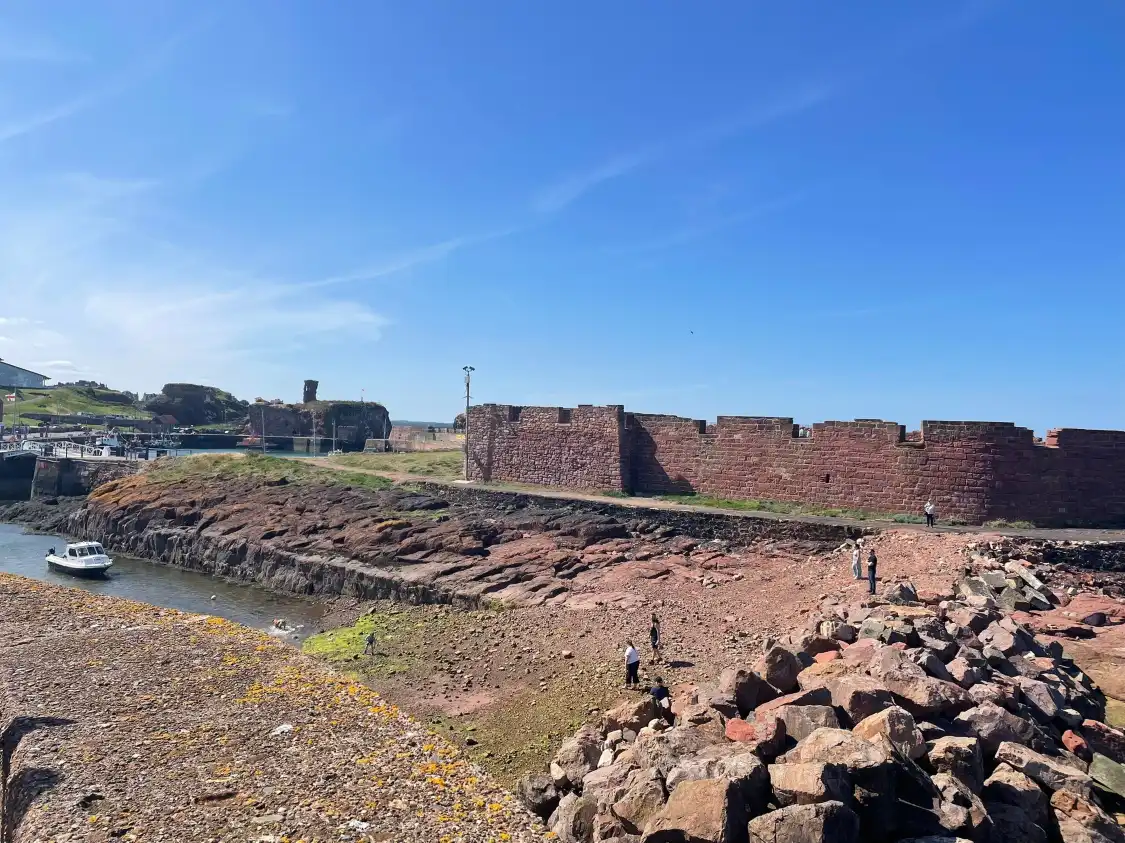 Hotels near Dunbar Castle
