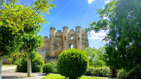 Complejo acuático y polideportivo municipal