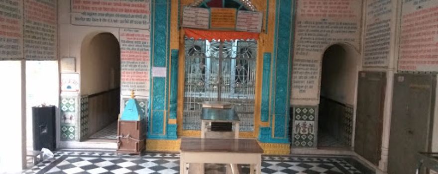 Shree Digambar Jain Parshwanath Jinalay Sadar Bajar Mau