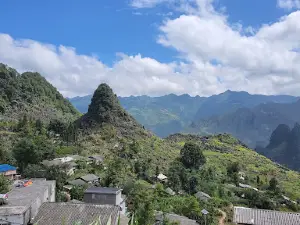 Điểm Dừng Chân Đỉnh Đèo Mã Pí Lèng