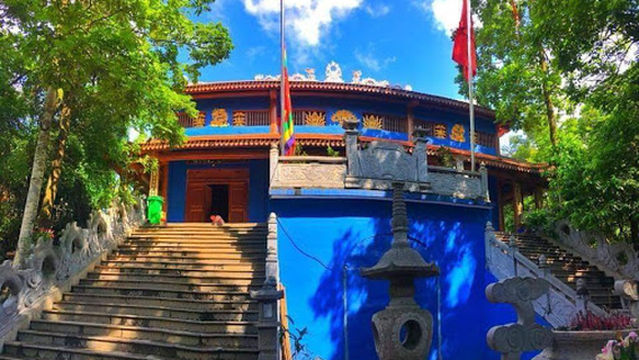 Đền Ông Hoàng Bẩy - Đá Thiên