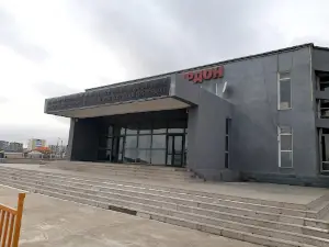 Uvurhangai, sport center