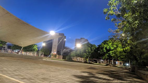 Los Laureles Park
