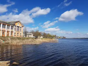 Памятник Ладожской военной флотилии и мемориальный комплекс "Дорога жизни"