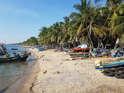 Hotels near Wonnapha Beach