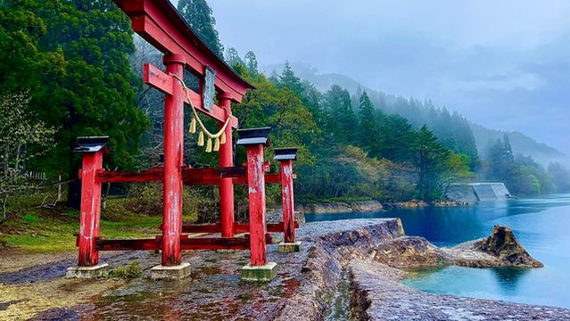 Gozanoishi jinja Shrine