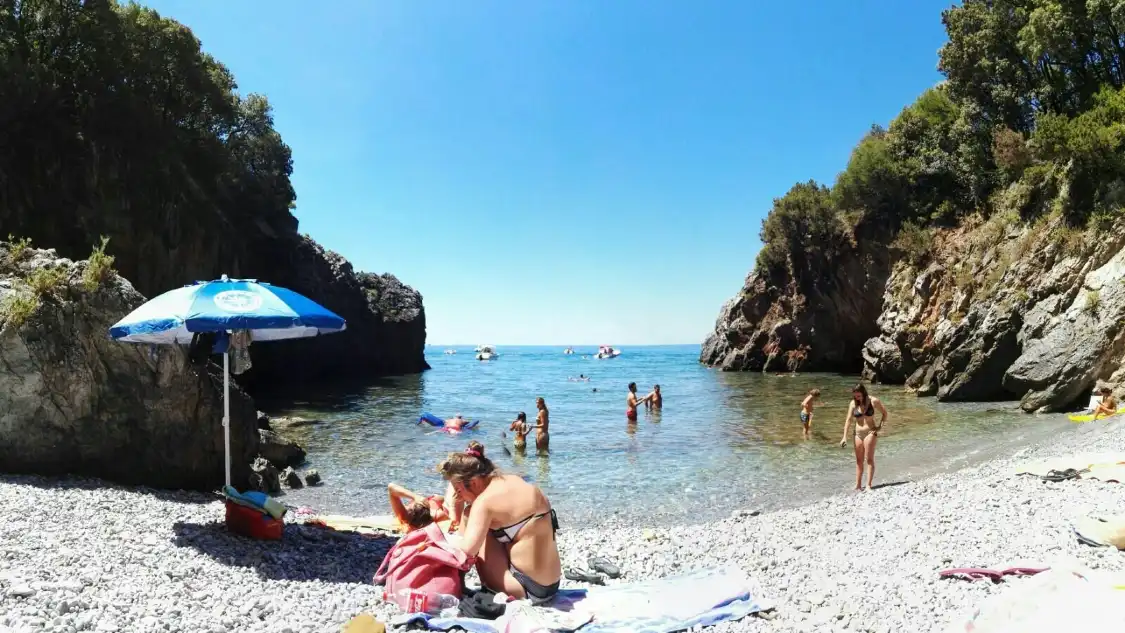 Hotel in zona Cala Ficarra