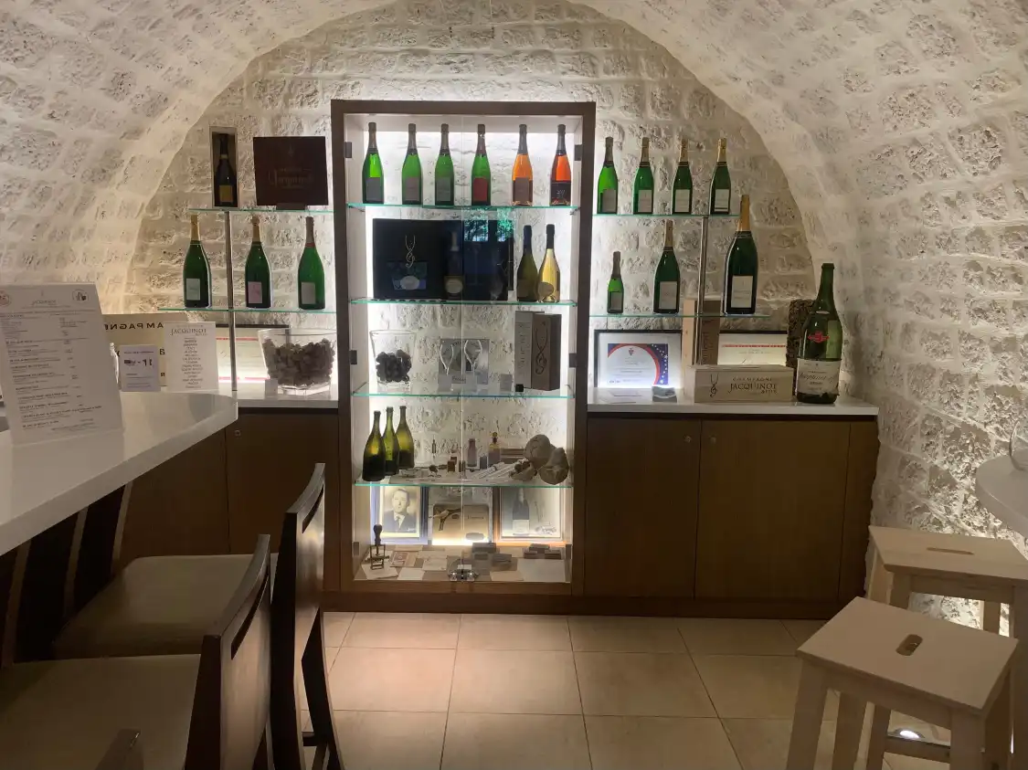 Hotels near Champagne Jacquinot and Son