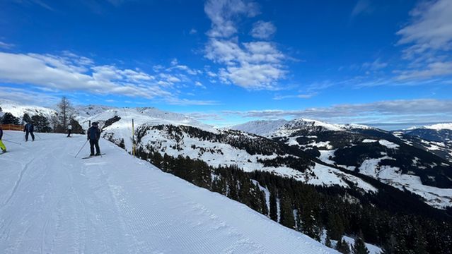 SMT Ski School and Snowboard School