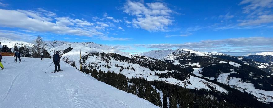 SMT Ski School and Snowboard School