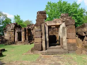 Wat Thep Prasat Sa Kamphaeng Noi