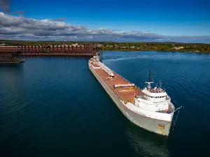 Two Harbors Pierhead Light