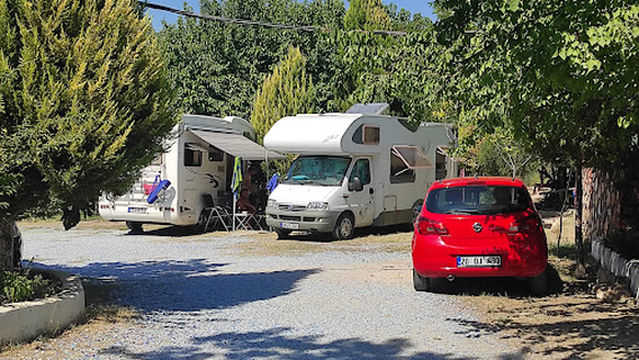 Ceylanpınarı Dinlenme Tesisleri Termal Sulu Aile Havuzları
