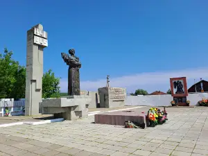 Мемориал, Могила Тани Савичевой