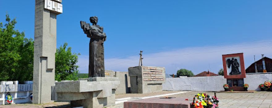 Мемориал, Могила Тани Савичевой