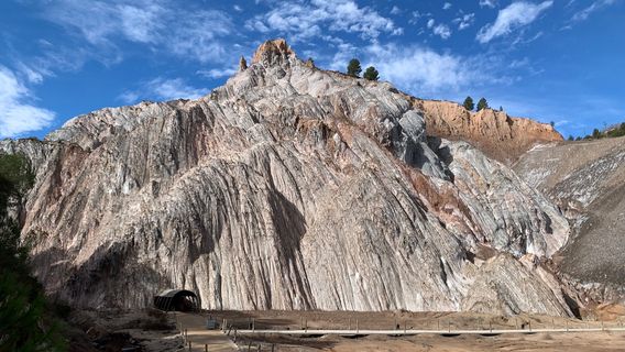 Cardona salt mountain