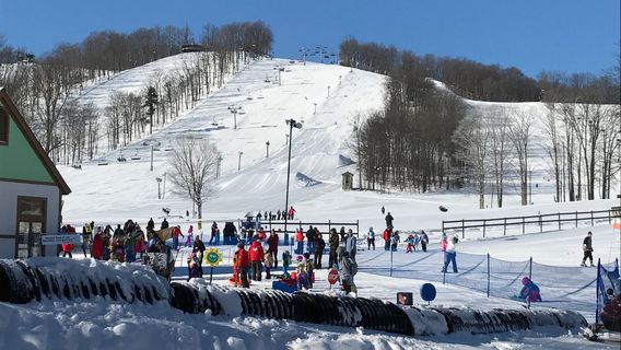 Avalanche Bay Indoor Waterpark