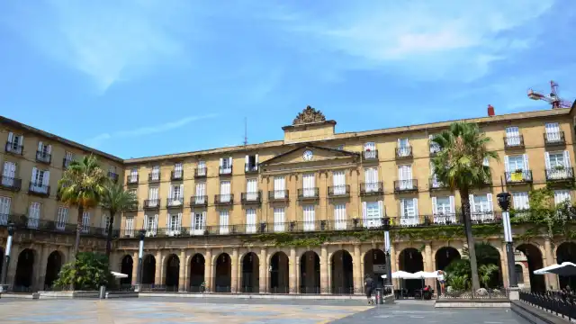 Hotels near Plaza Nueva