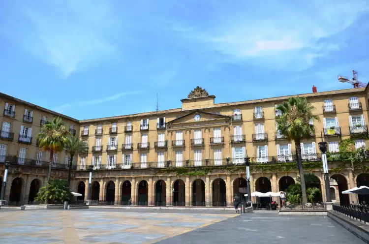 Các khách sạn gần Plaza nueva