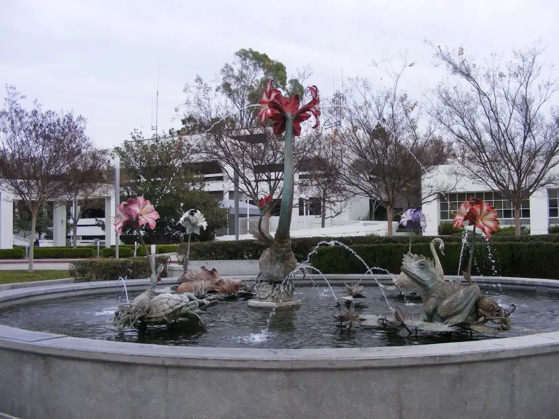 Các khách sạn gần Cerritos Sculpture Garden