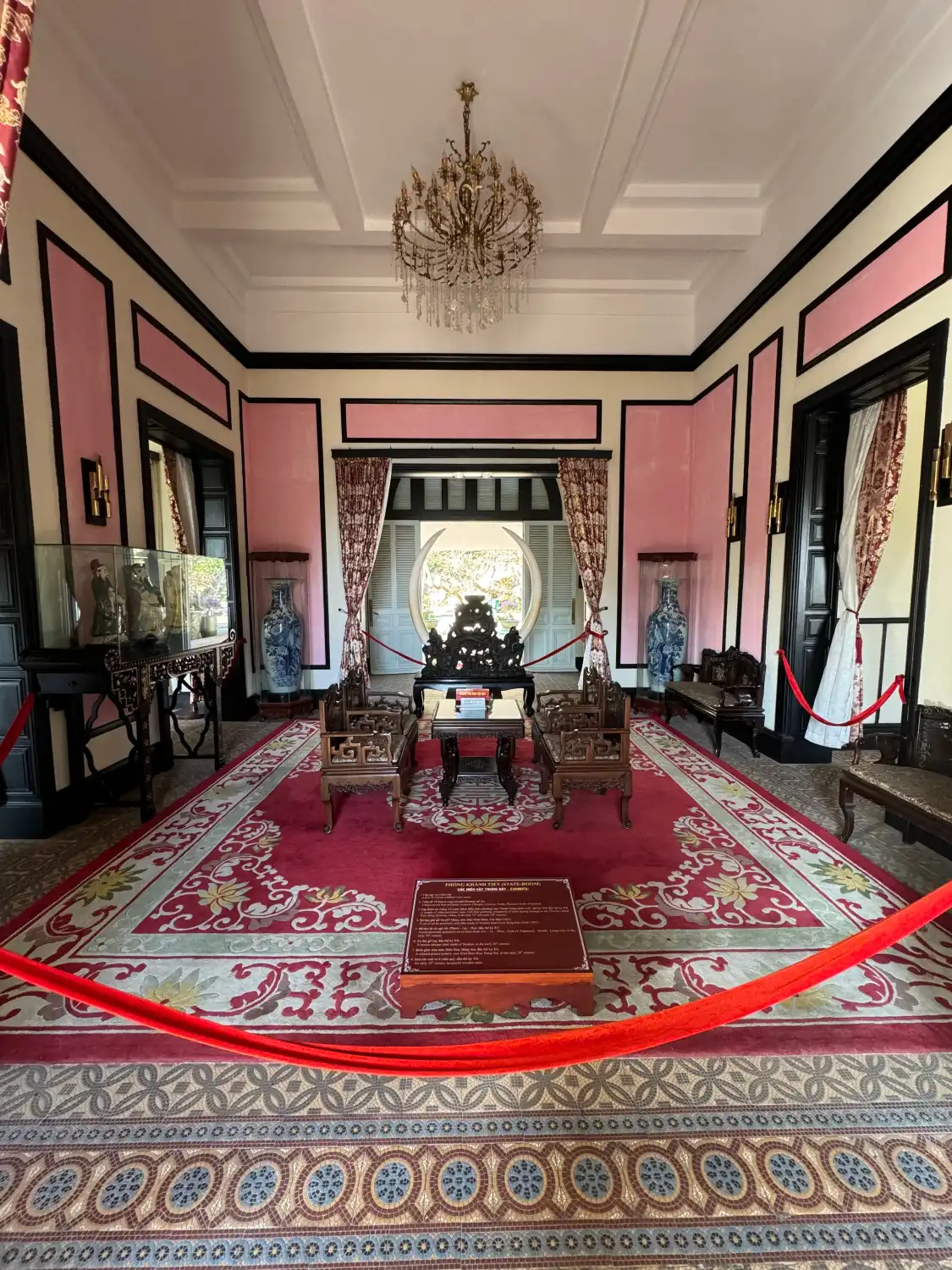 Hotels near Bạch Dinh (White Palace Historical Cultural Relic)