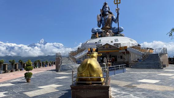 Hotel pumdikot Shiva statue
