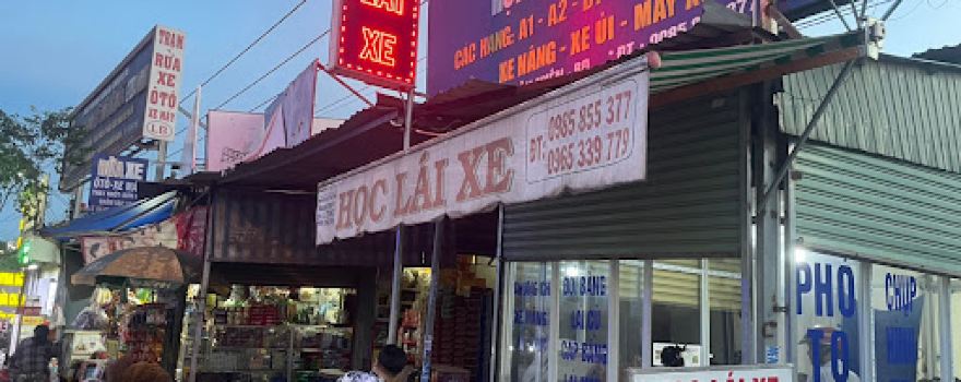 Sân bóng Thiên Phú