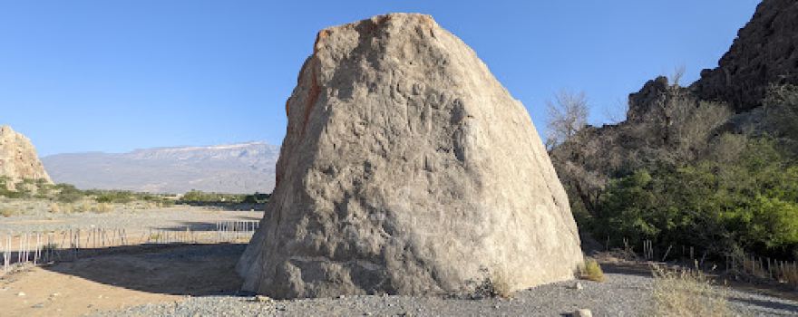 Hasat bin salt, rock carving