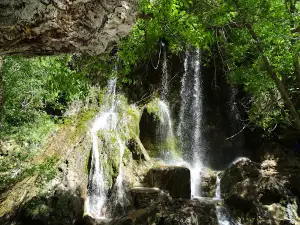 Akhlamad waterfall
