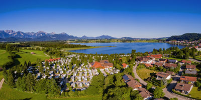 Sanitäre Anlagen und Schwimmbad Camping Hopfensee