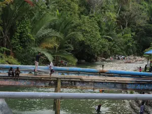 Kolam renang "air besar"