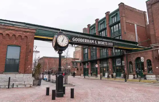 鄰近多倫多古釀酒廠區的酒店